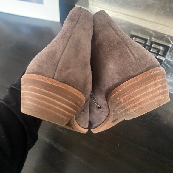 Gianni Bini taupe suede side zip bootie size 7. - Picture 6 of 7